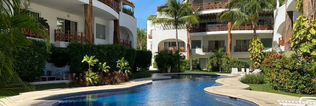 El jardín del "Gilles Smart Home Playa"