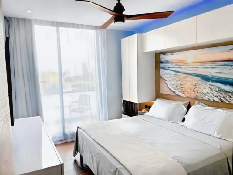 Bright and relaxing modern bedroom Bright modern bedroom with king-size bed and natural light in Playa del Carmen apartment